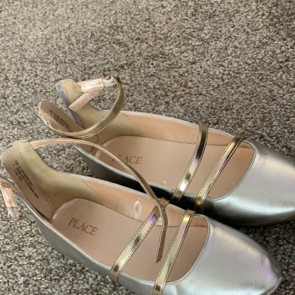 Silver dress shoe
